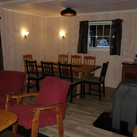 Roste Hyttetun Og Camping Os (Hedmark)
