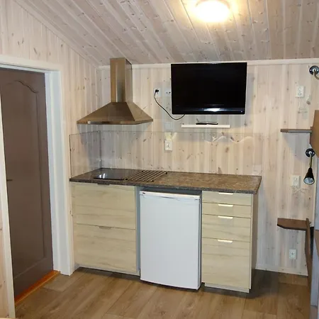 Roste Hyttetun Og 2*
