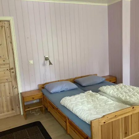 Camping Roste Hyttetun Og 2*