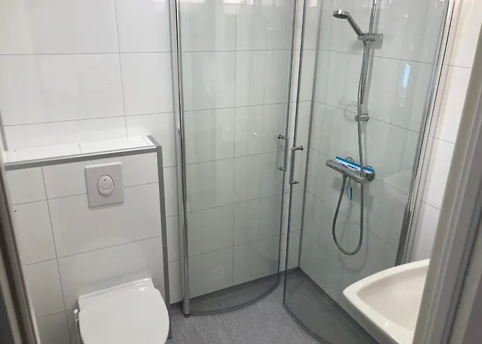 Roste Hyttetun Og Campingplasser